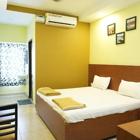Hotel Sri Krishnan Residency Pollāchi Exterior foto