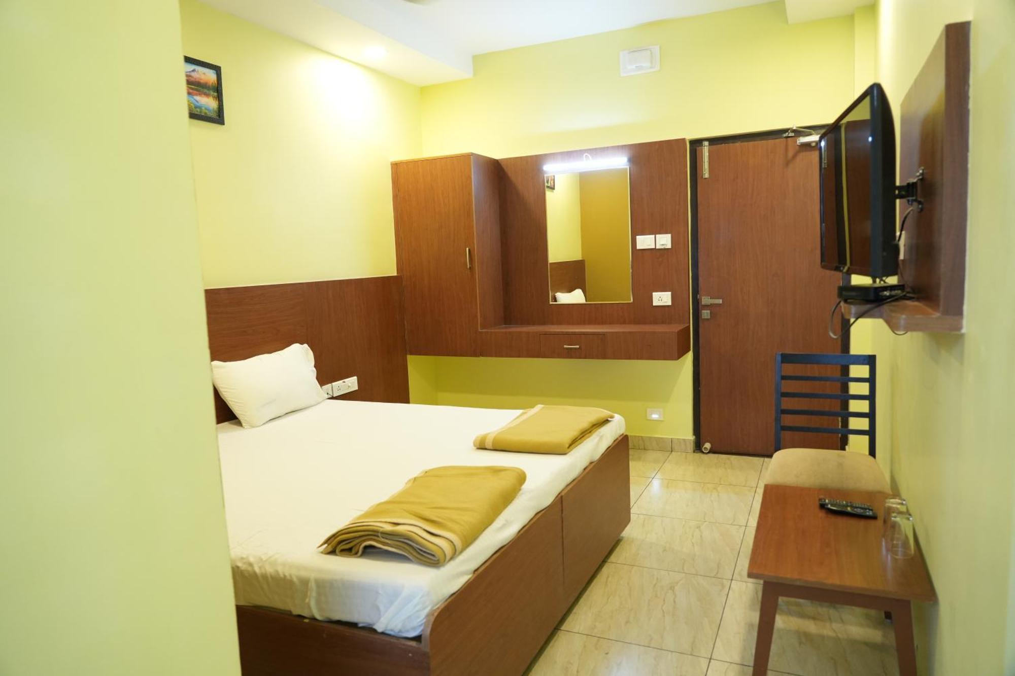 Hotel Sri Krishnan Residency Pollāchi Exterior foto