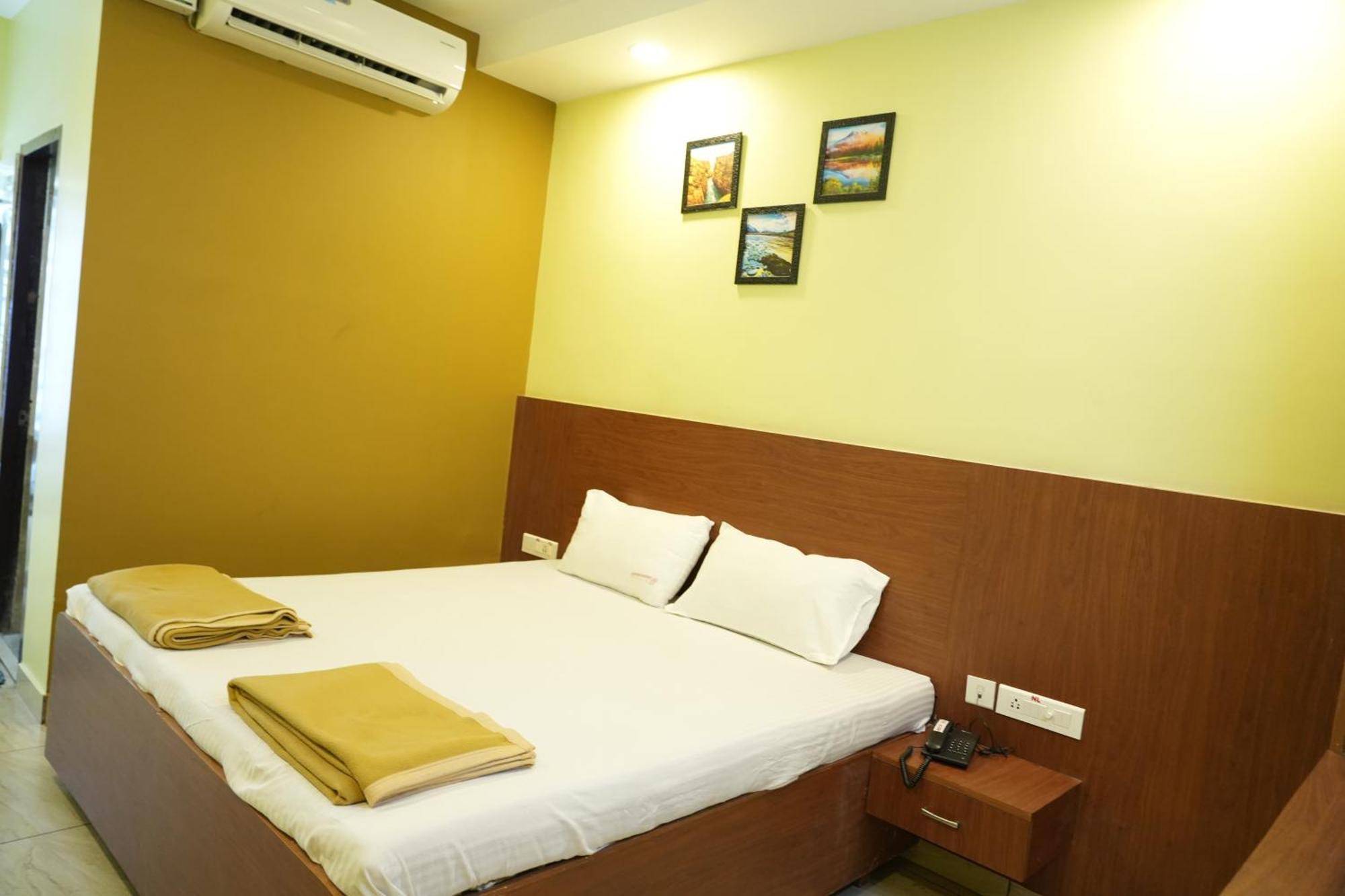 Hotel Sri Krishnan Residency Pollāchi Exterior foto