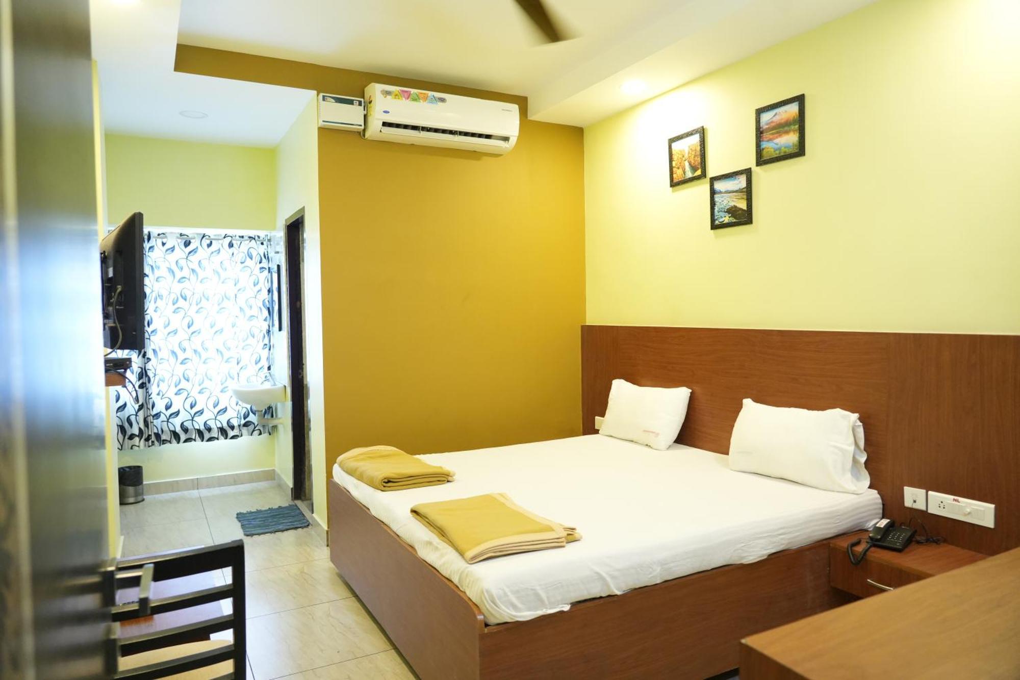 Hotel Sri Krishnan Residency Pollāchi Exterior foto