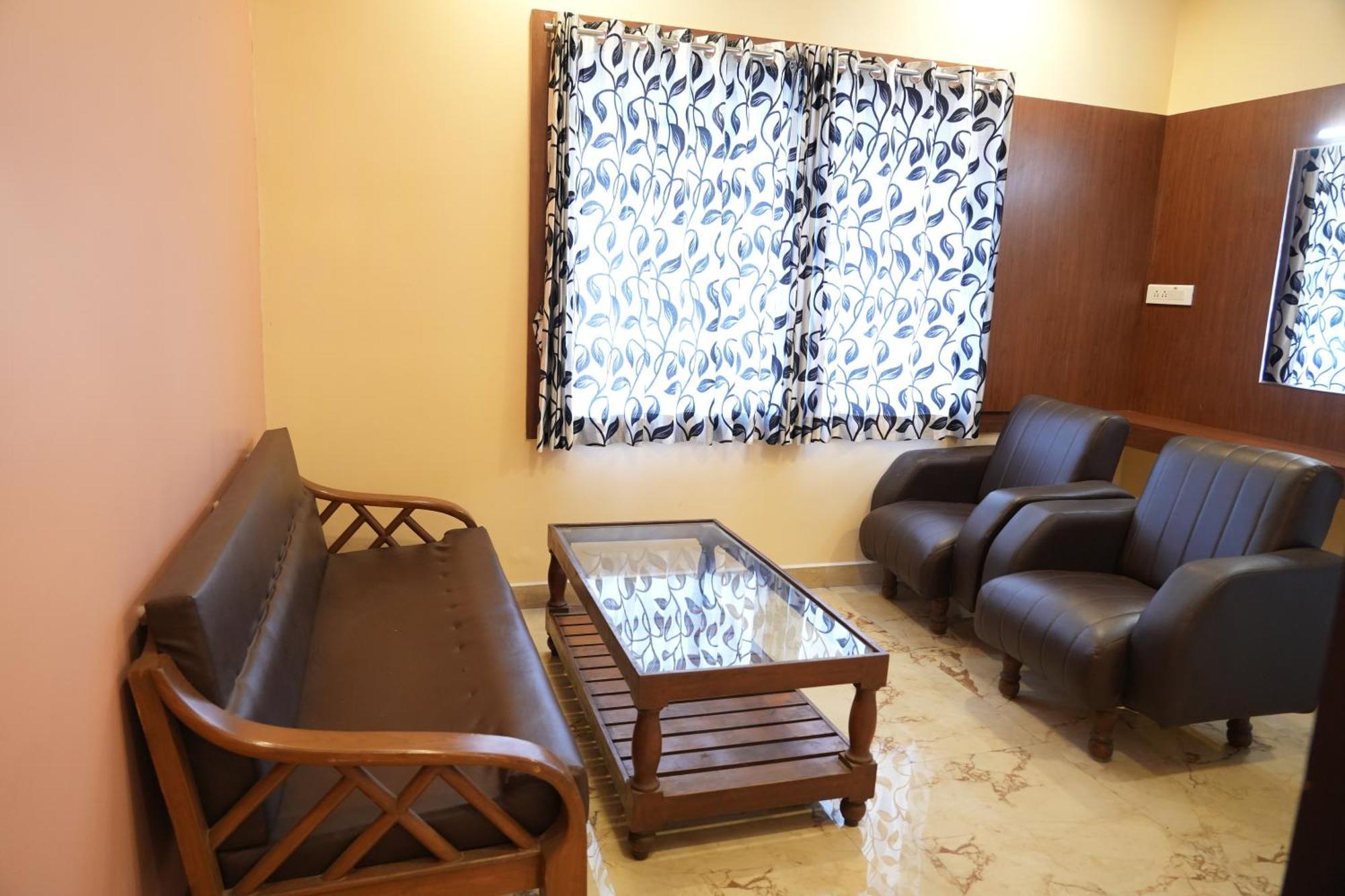 Hotel Sri Krishnan Residency Pollāchi Exterior foto