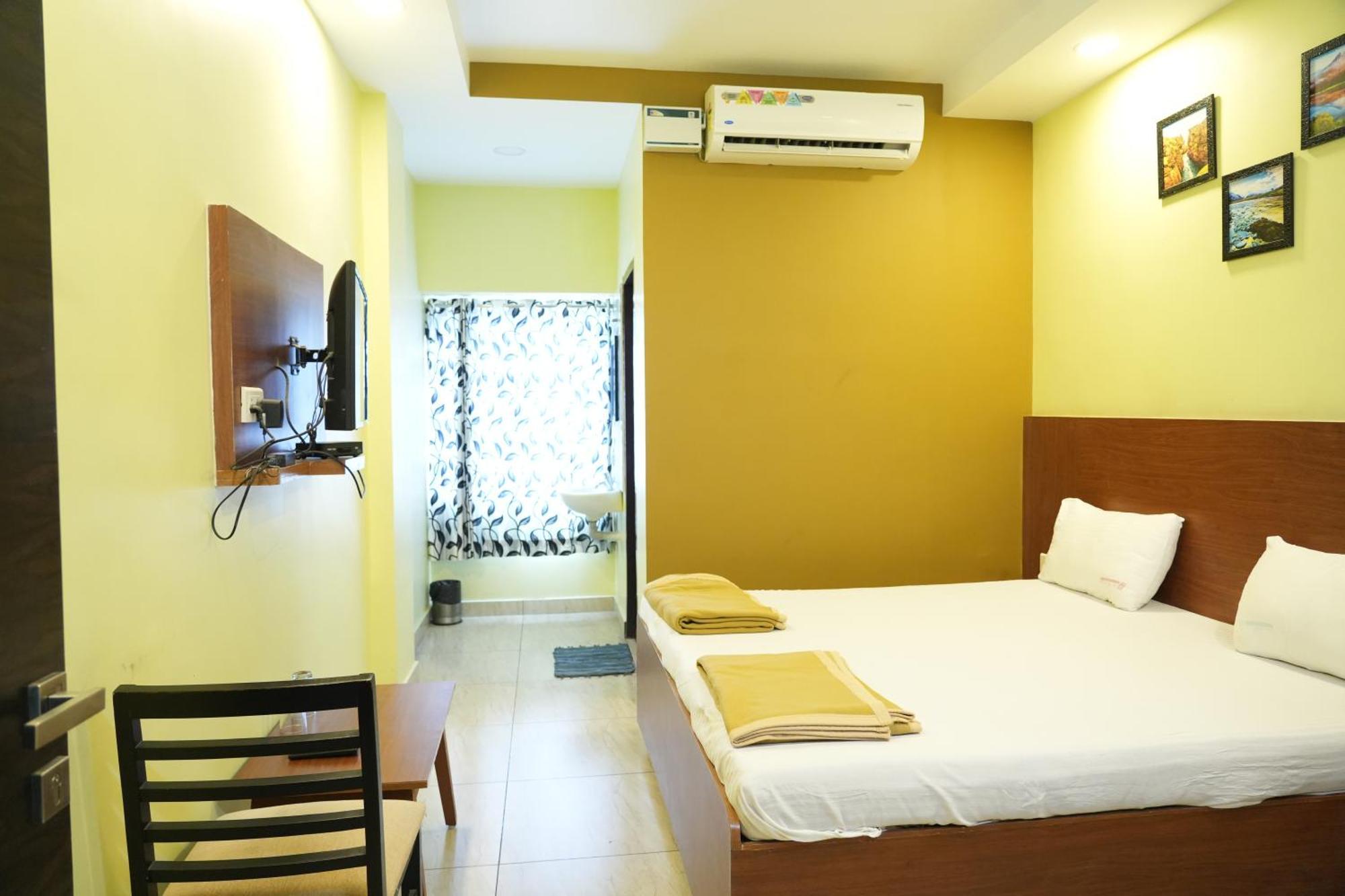 Hotel Sri Krishnan Residency Pollāchi Exterior foto