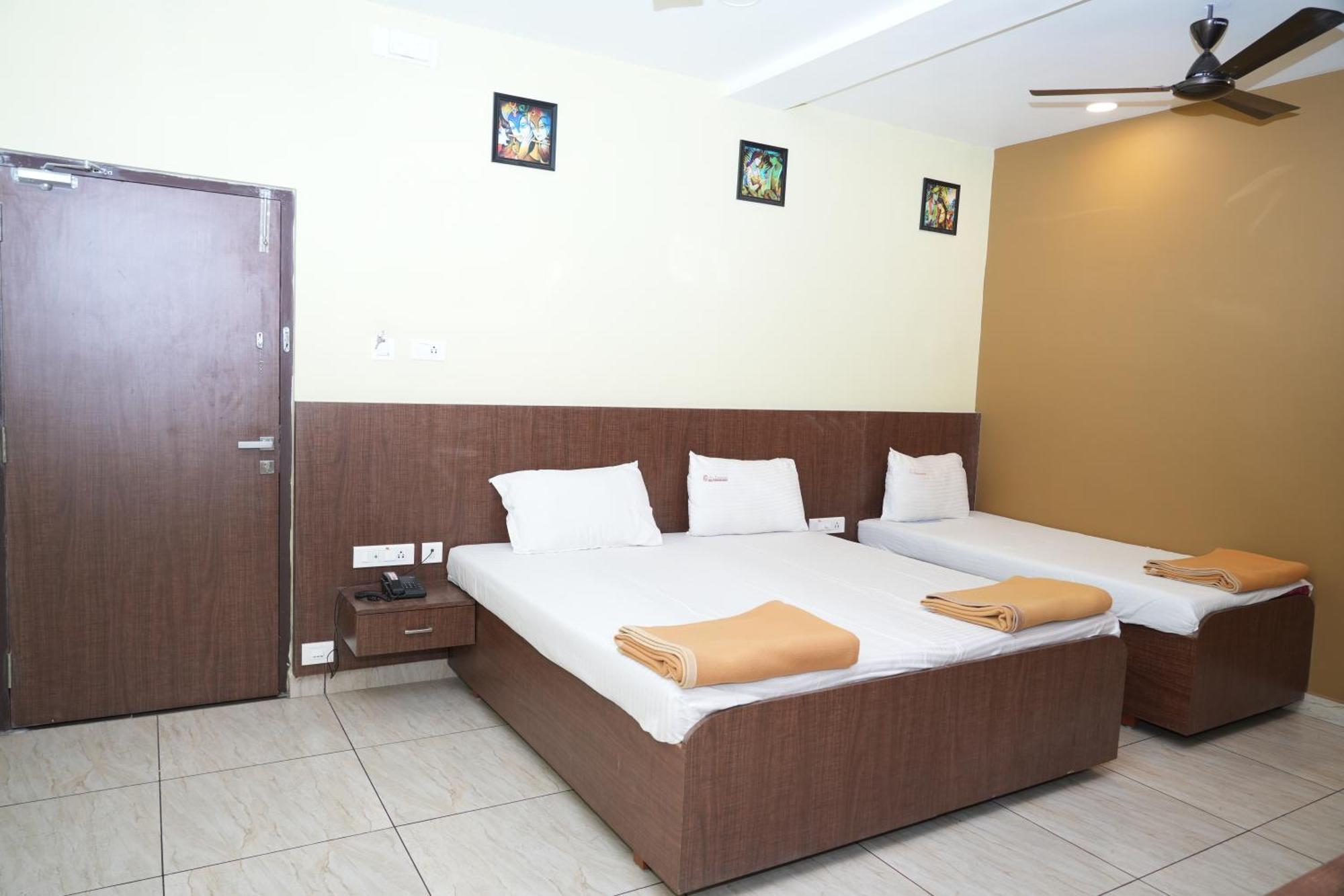 Hotel Sri Krishnan Residency Pollāchi Exterior foto