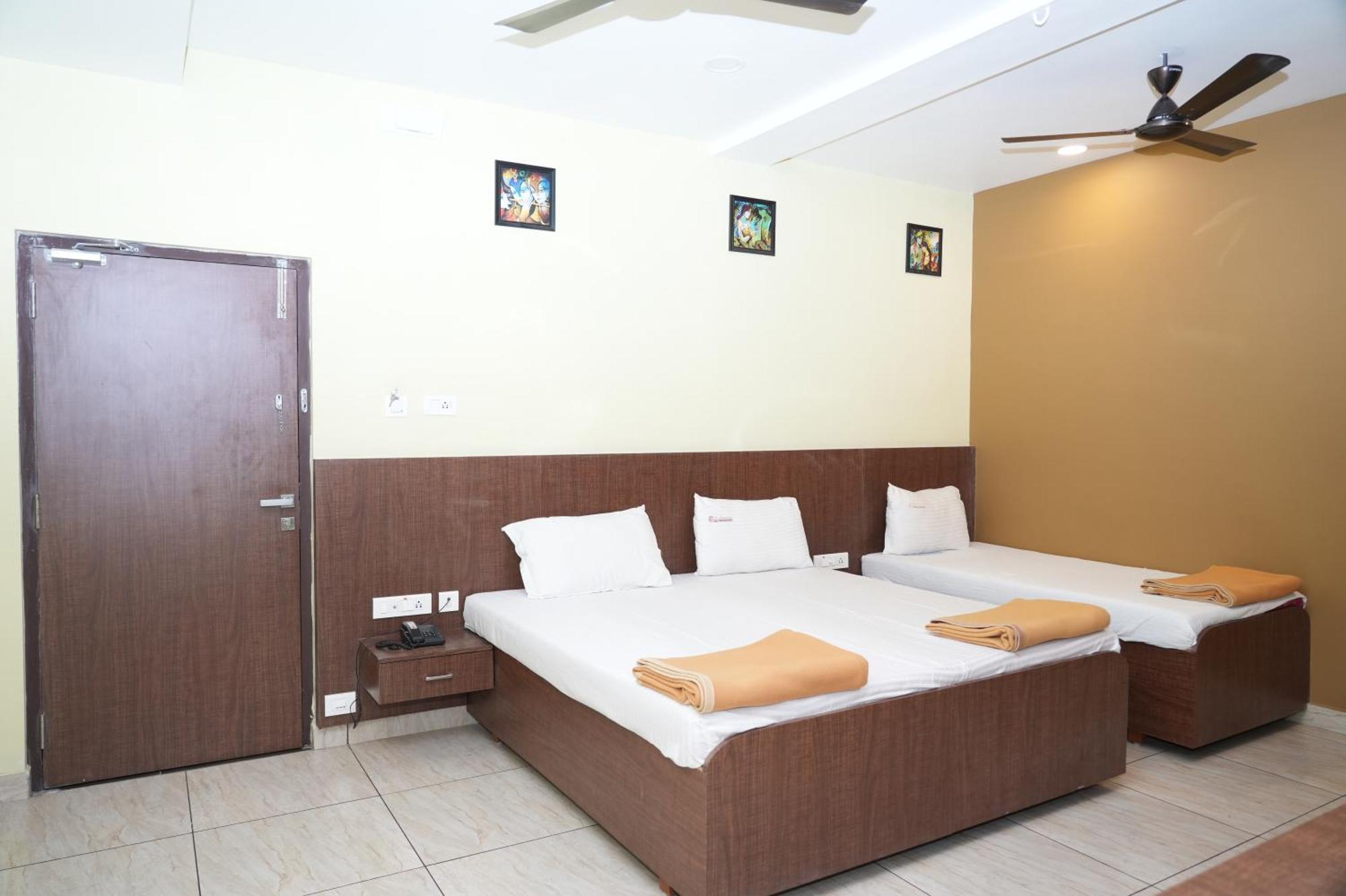 Hotel Sri Krishnan Residency Pollāchi Exterior foto