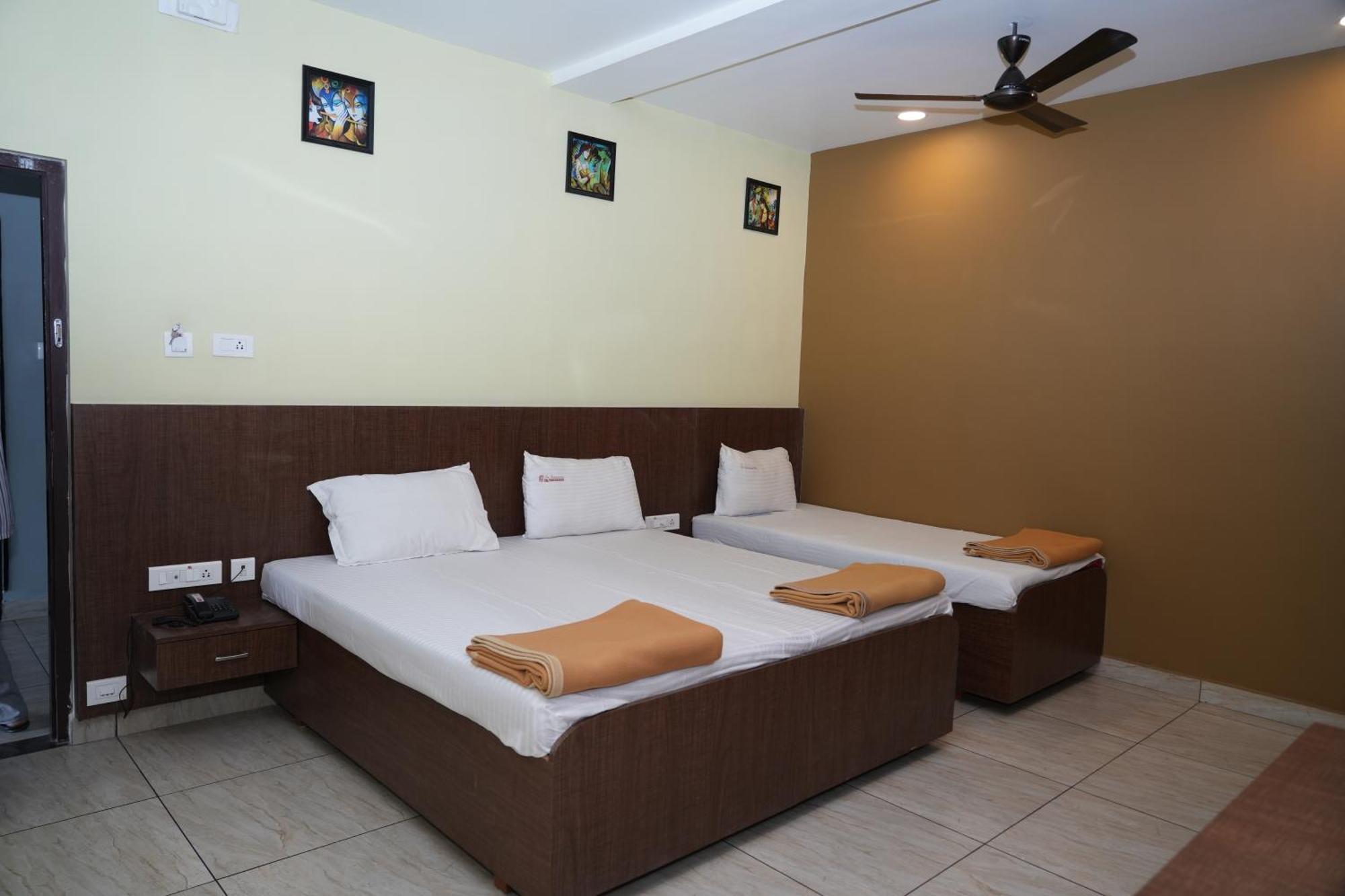 Hotel Sri Krishnan Residency Pollāchi Exterior foto