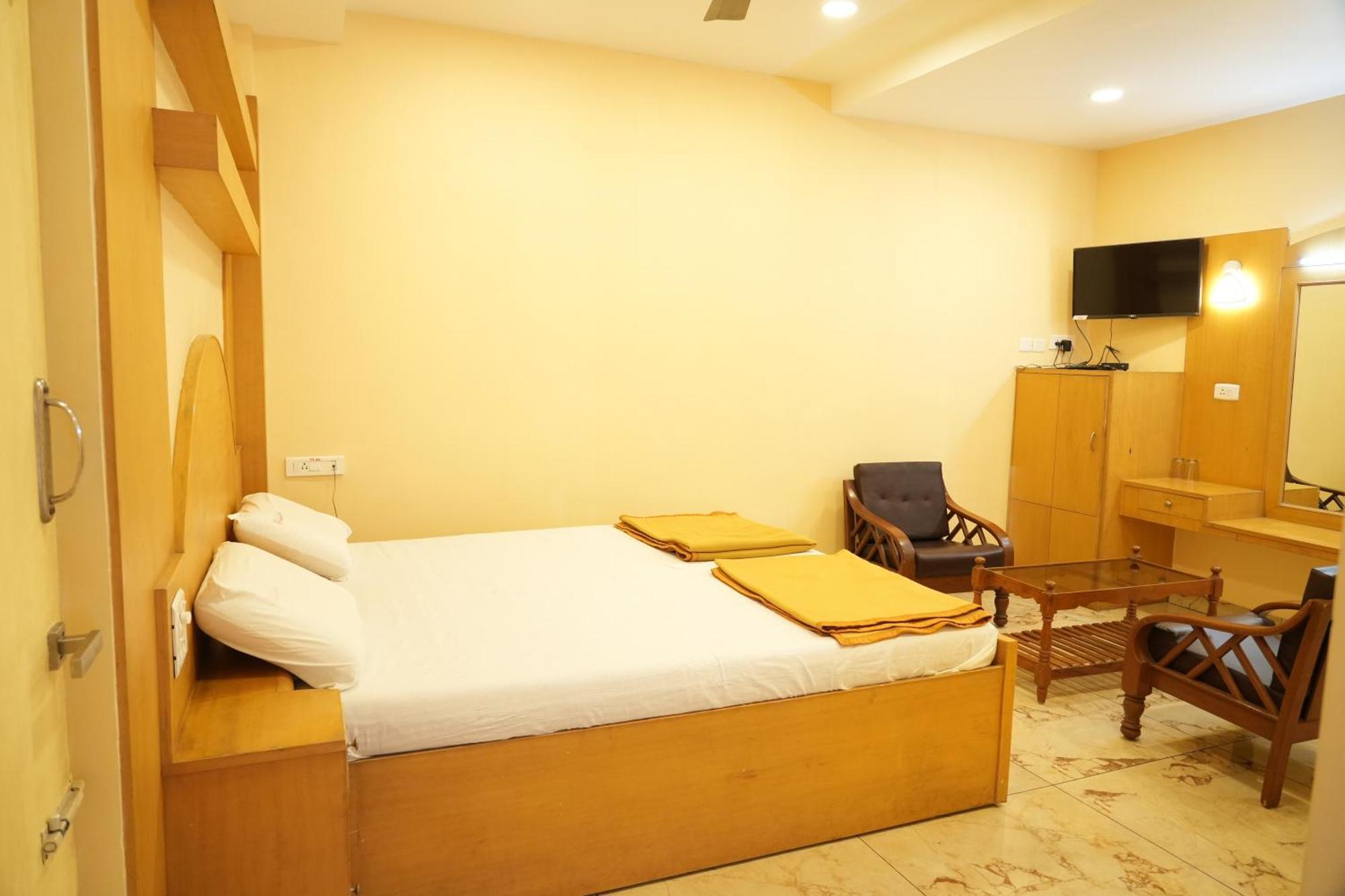 Hotel Sri Krishnan Residency Pollāchi Exterior foto
