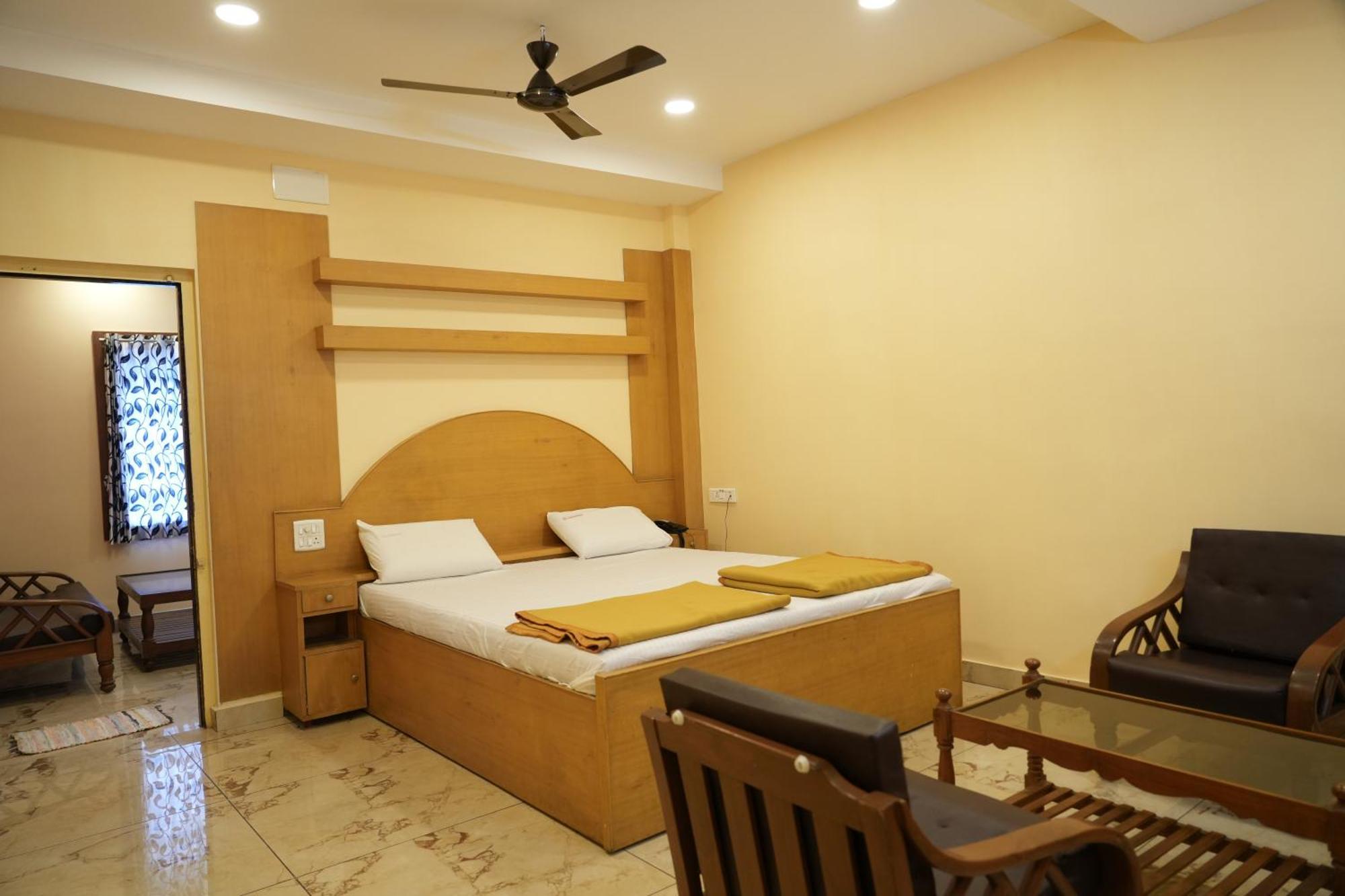 Hotel Sri Krishnan Residency Pollāchi Exterior foto