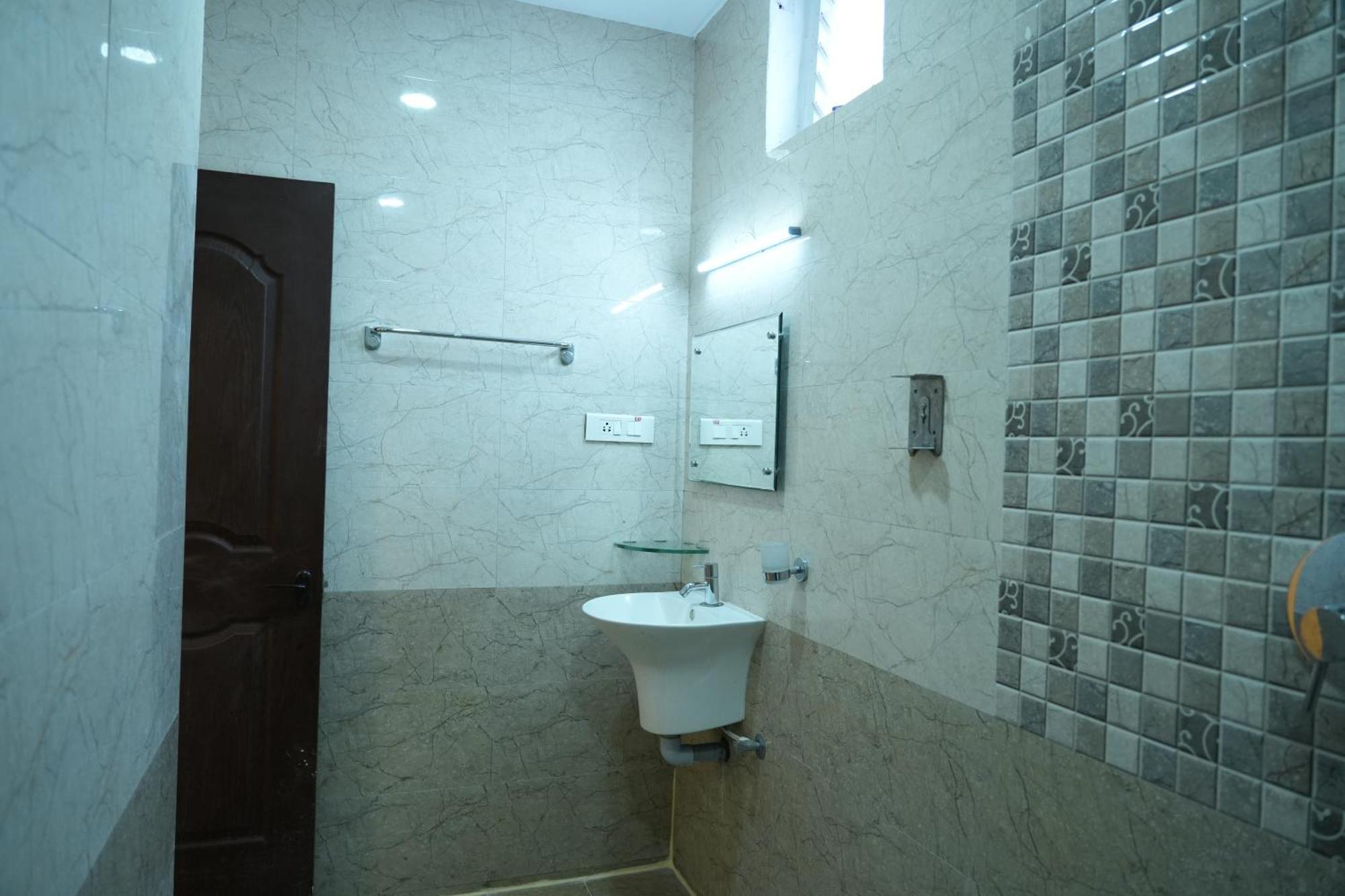 Hotel Sri Krishnan Residency Pollāchi Exterior foto