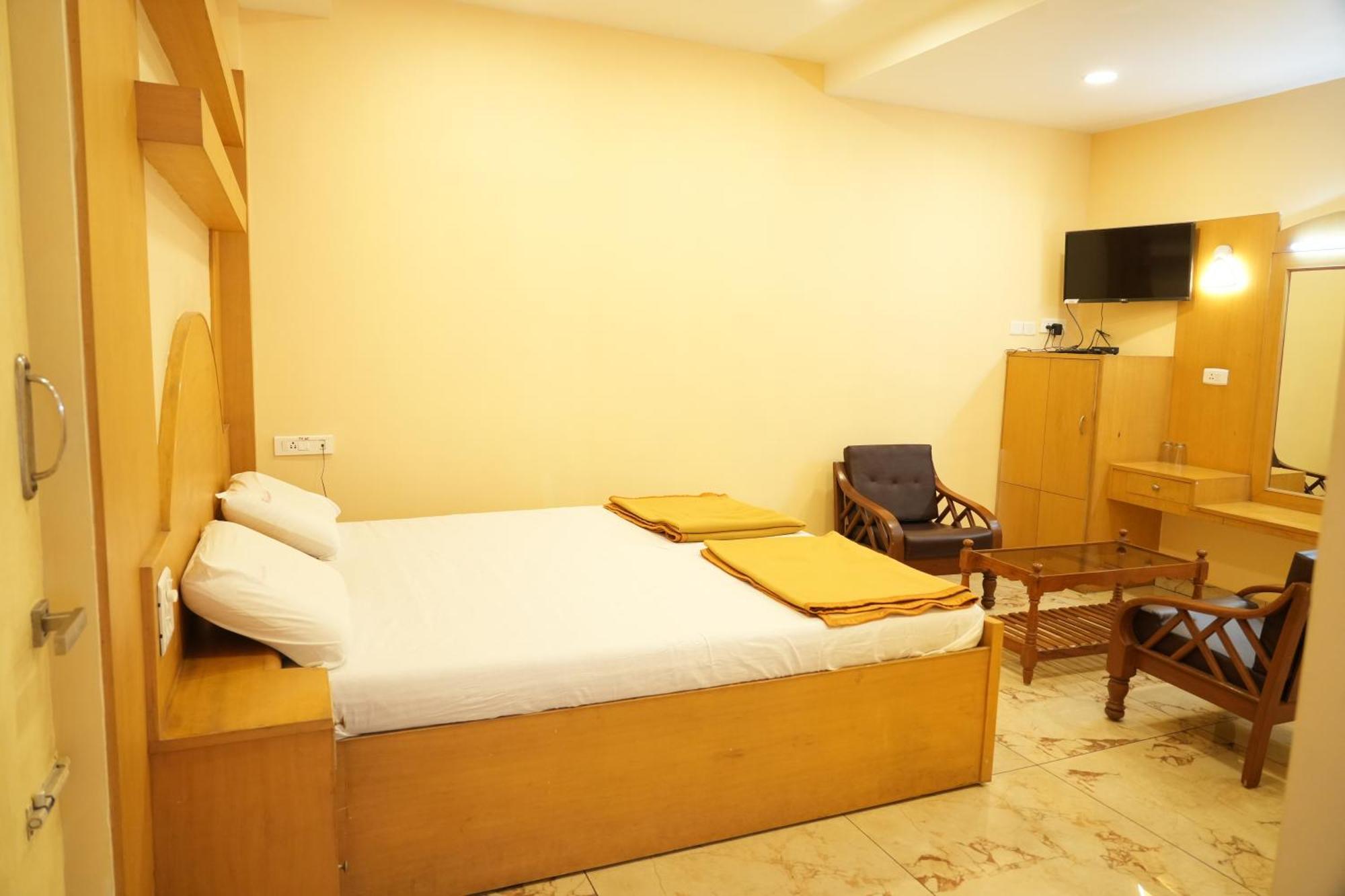 Hotel Sri Krishnan Residency Pollāchi Exterior foto
